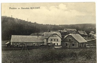 V popředí vlevo 'dolní hotel', za ním areál šachty Jindřiška, asi 1926. Archiv Ing. Václav Zemek.